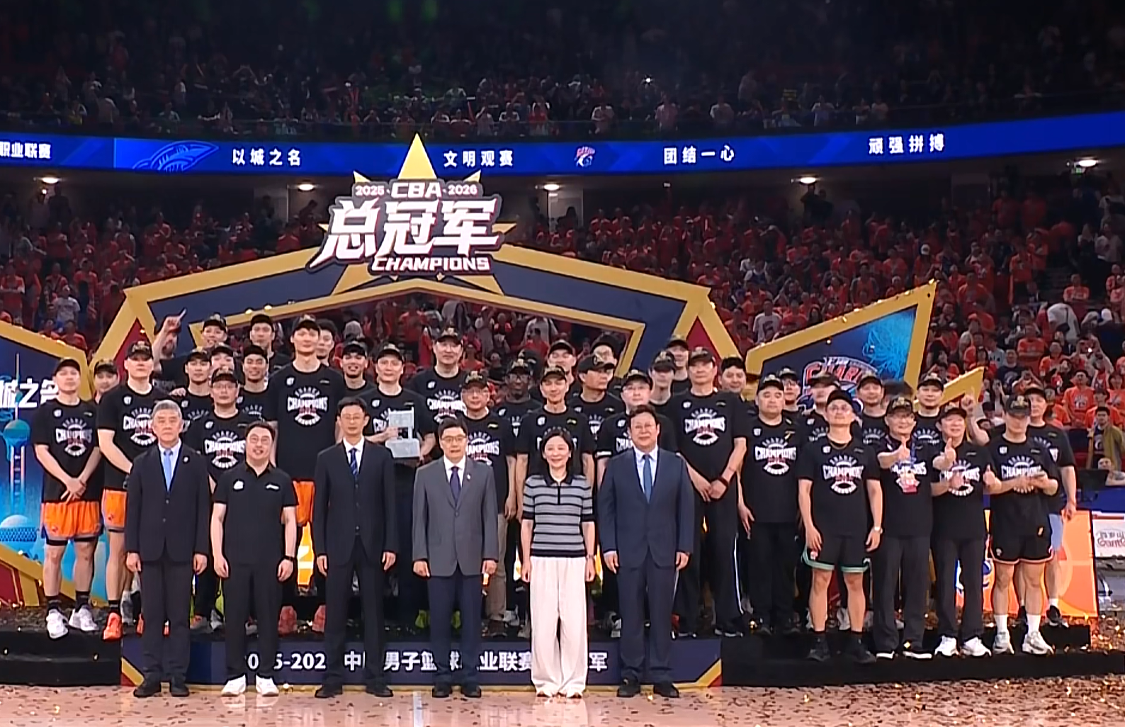 马刺仍将围绕福克斯建队