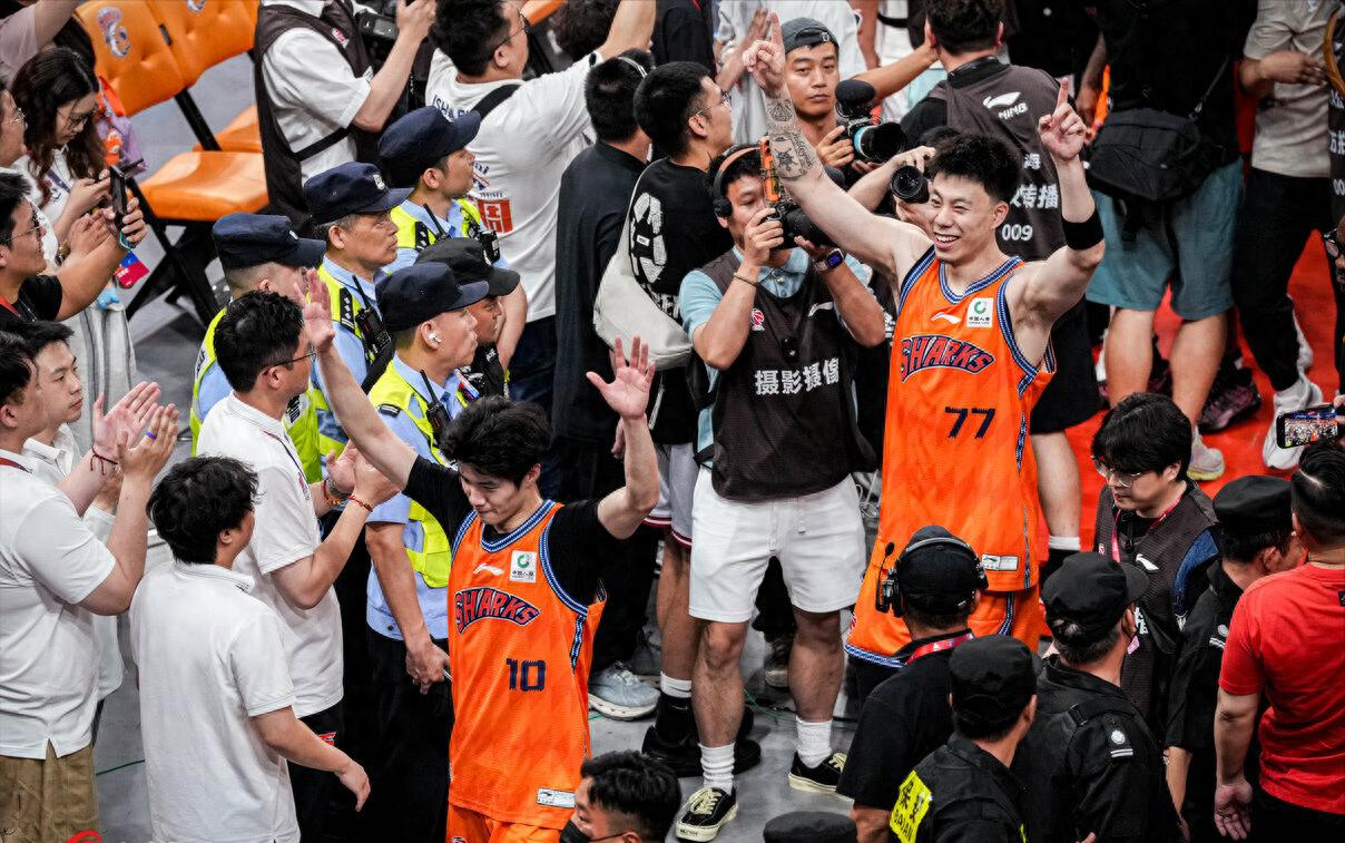 领先16分第4次被逆转，马刺1