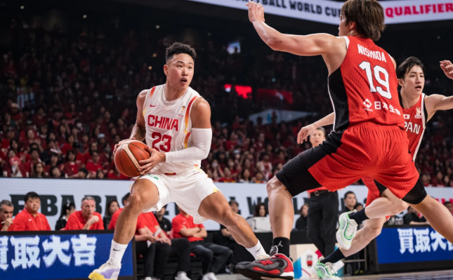 NBA创造历史!8年8个不同球队夺冠,别说马刺路还长