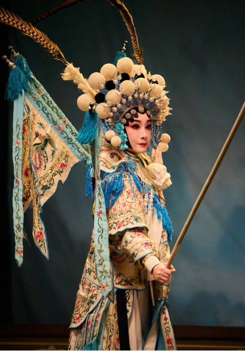 铜梁龙将士到安居古城“过端午”，刘建业包粽子“汗颜了”
